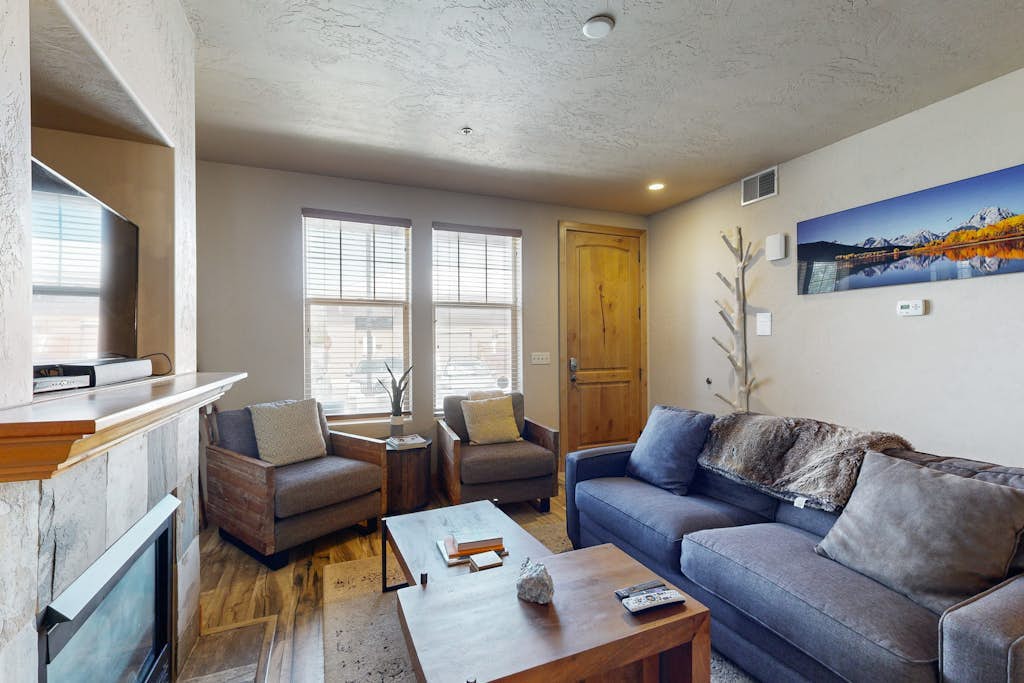 Redstone Center Gem | Walk to Shops, 300 Yards to Ski Shuttle Stop