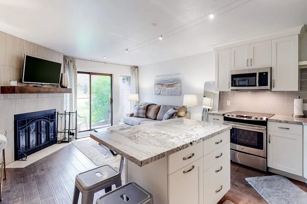 Mountain Condo with  Shared Hot Tub & Pool, High-Speed WiFi, & Private washer & dryer