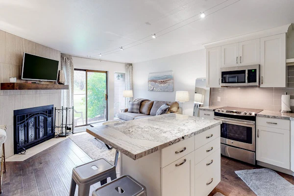 Mountain Condo w/ Shared Hot Tub & Pool, High-Speed WiFi, & Private Washer/Dryer