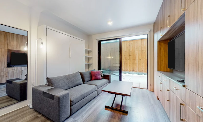 Walk-to-lift studio with hot tub, sauna, pool, gym, & game room access