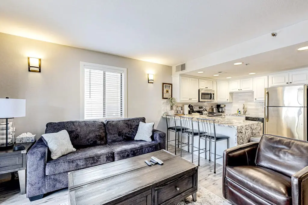 Updated condo w/ ski & mountain views, walk to slopes, free Wifi