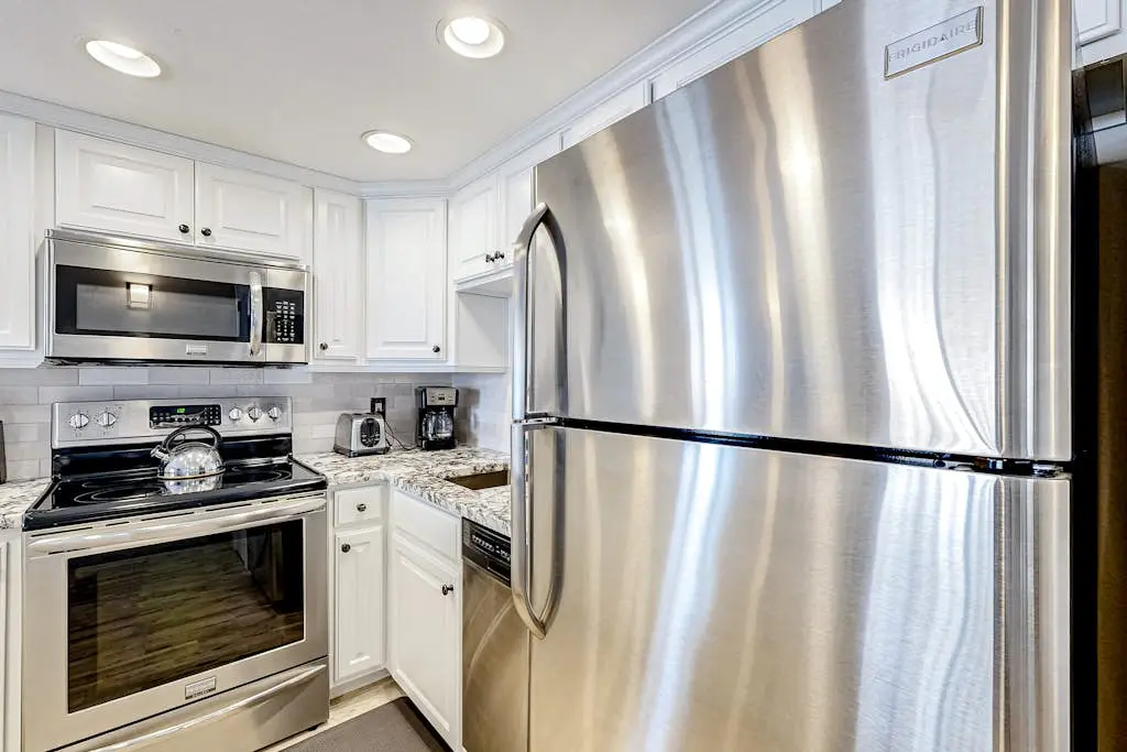Updated condo w/ ski & mountain views, walk to slopes, free Wifi
