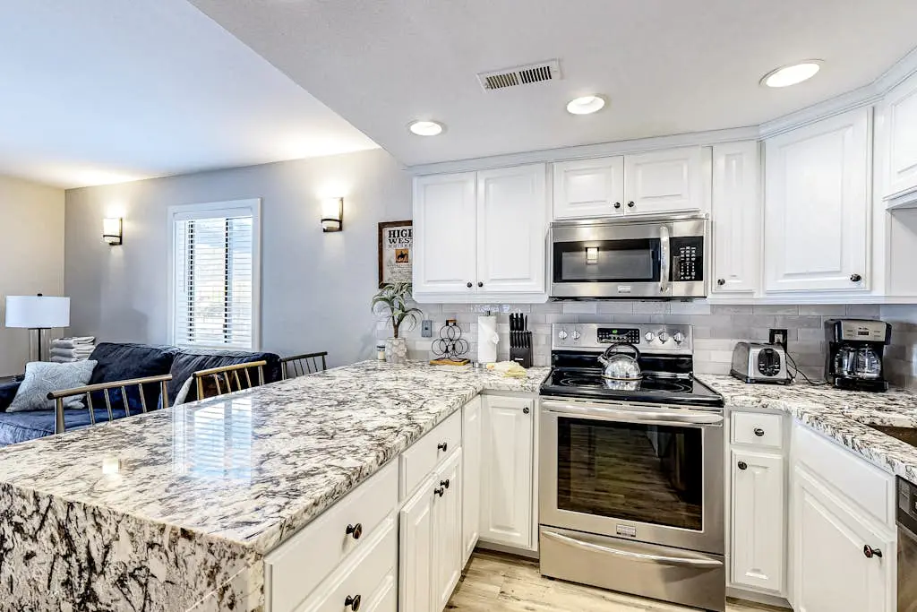 Updated condo w/ ski & mountain views, walk to slopes, free Wifi