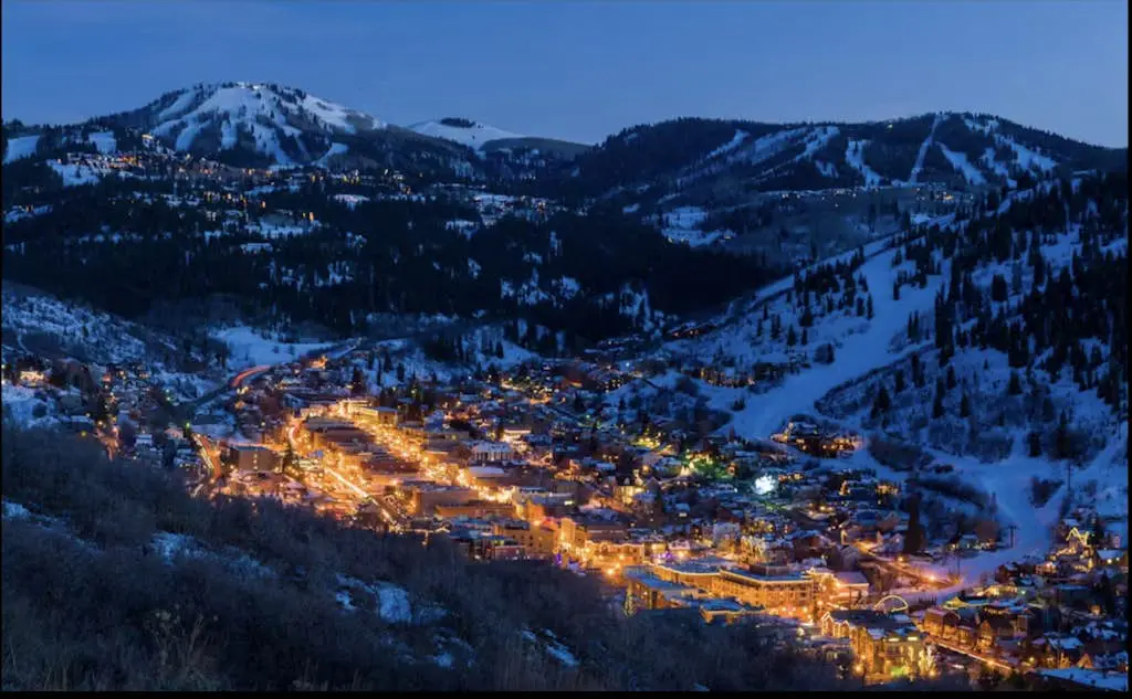 Updated condo w/ ski & mountain views, walk to slopes, free Wifi