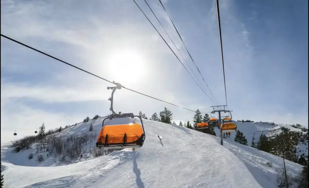 Updated condo w/ ski & mountain views, walk to slopes, free Wifi