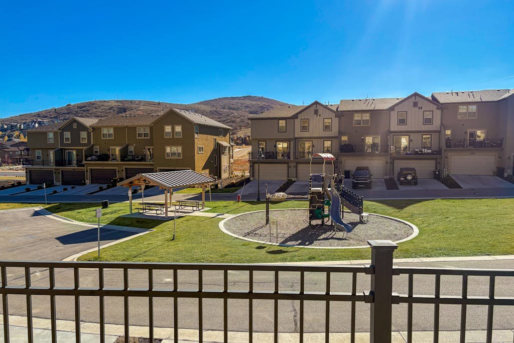 Cozy Townhouse with Playground & Dog-Friendly