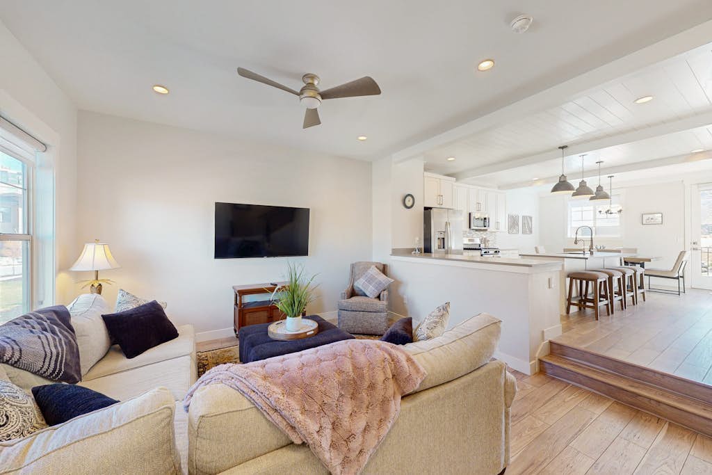 Cozy Townhouse with Playground & Dog-Friendly