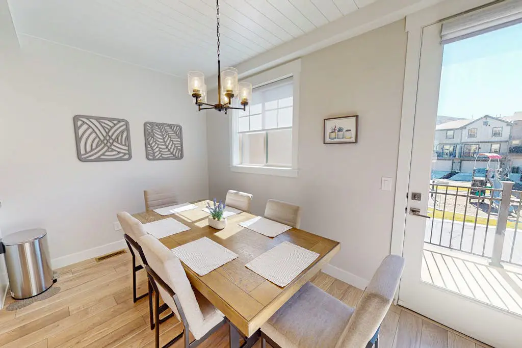 Cozy Townhouse with Playground & Dog-Friendly
