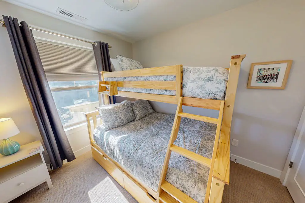 Cozy Townhouse with Playground & Dog-Friendly