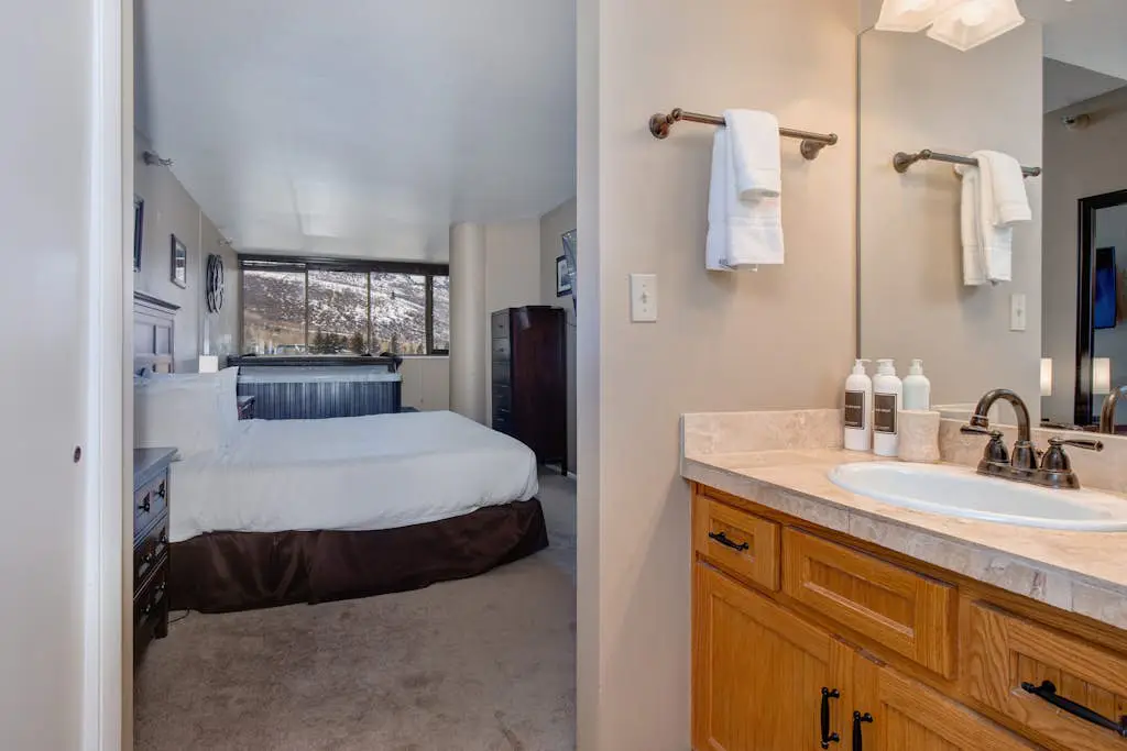 Ski-in/out condo with WiFi, private hot tub, fireplace, shared pool, & gym