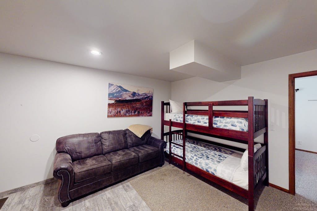 1st Floor Old Town Empire Condo with hot tub