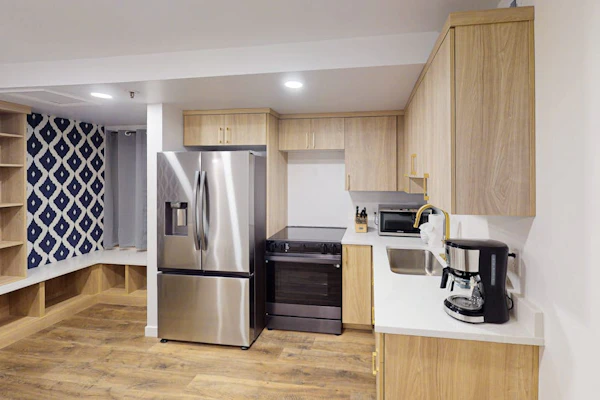 1st Floor Old Town Empire Condo with hot tub