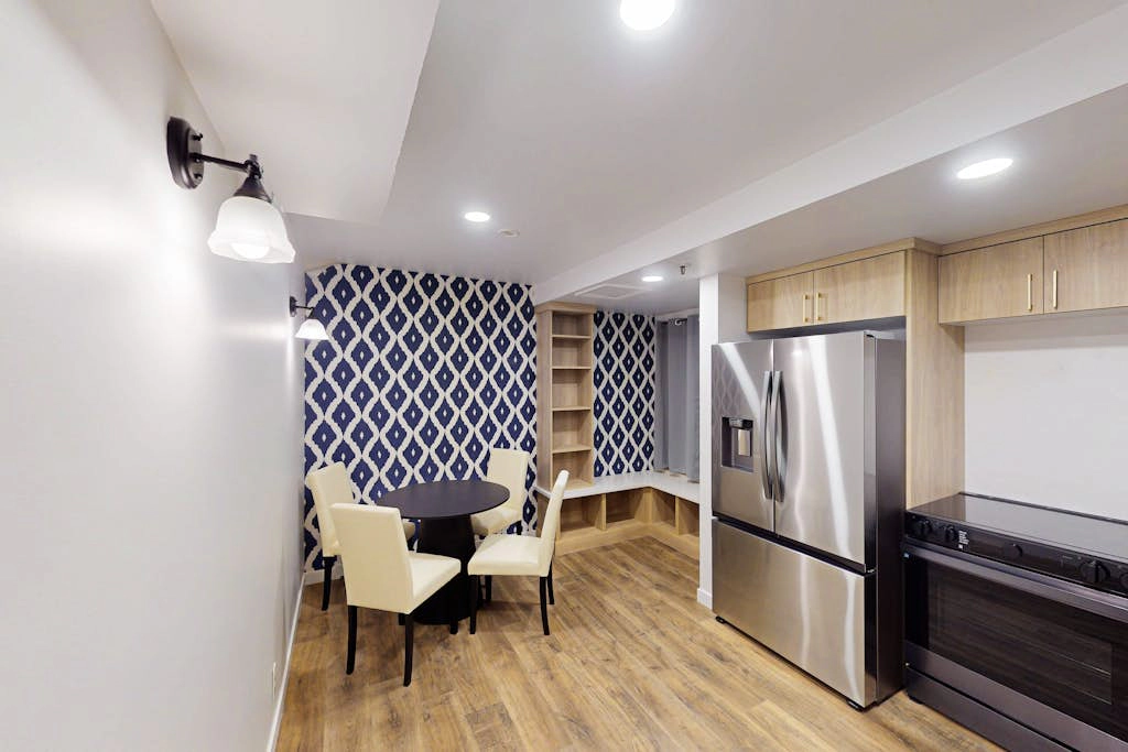 1st Floor Old Town Empire Condo with hot tub