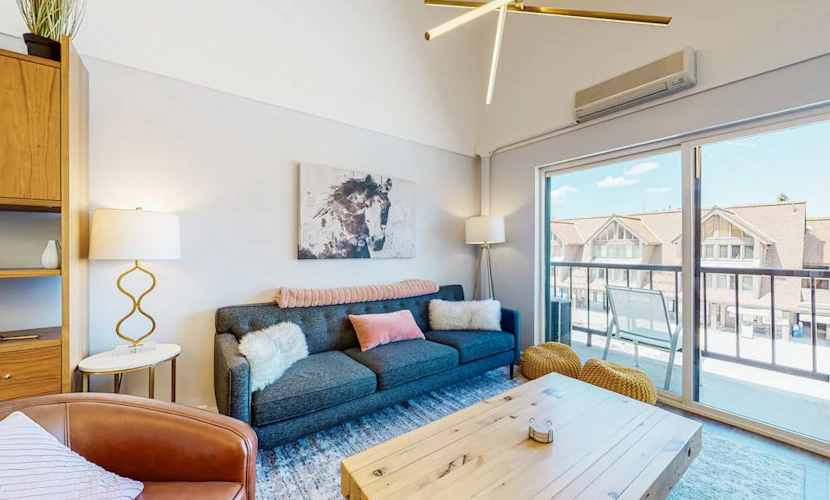 Ski view condo steps to Park City lifts with fireplace, pool, hot tubs, ice rink