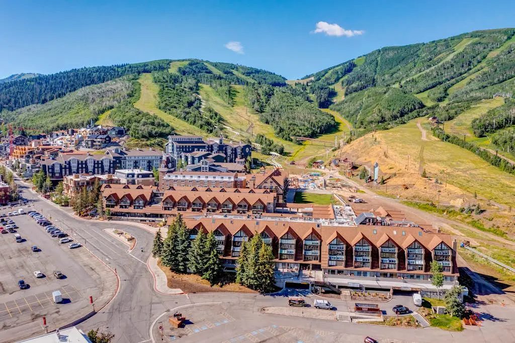 SKI-IN/SKI-OUT Majestic Mountain Village Getaway