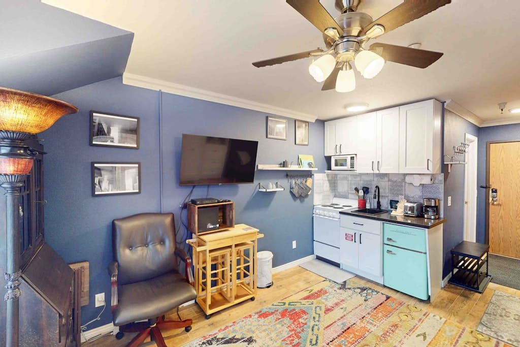 Carriage House #407