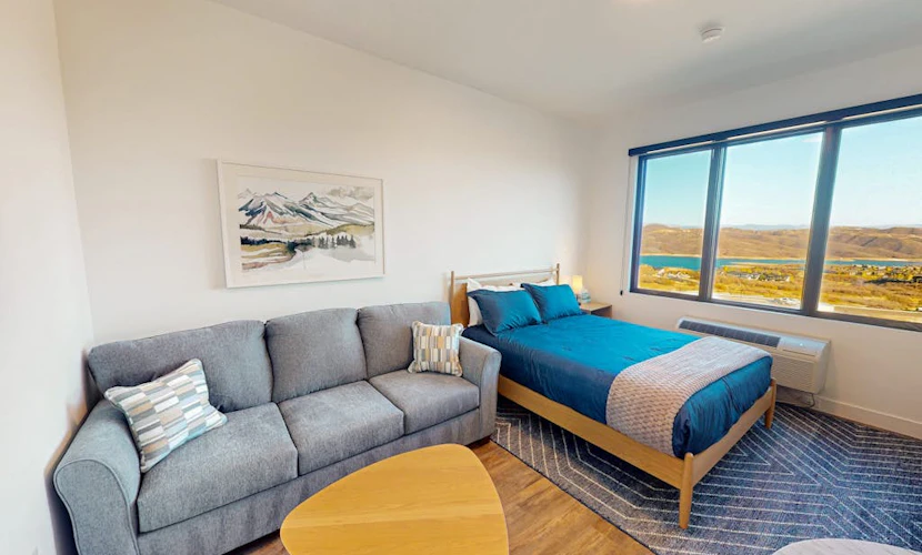 Cozy Studio w/gym & hot tub - Walk to Deer Valley Gondola