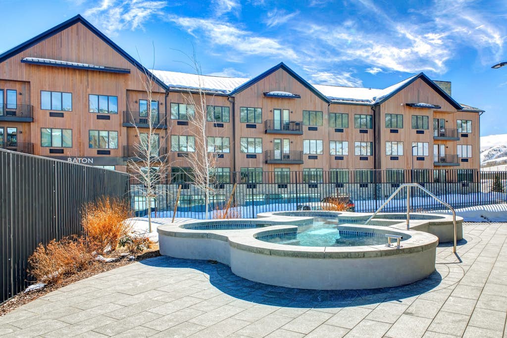 Cozy Studio w/gym & hot tub - Walk to Deer Valley Gondola