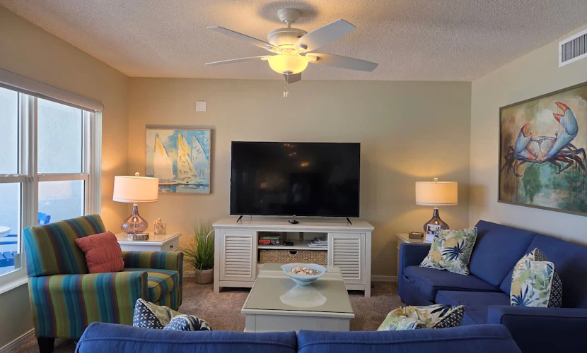 Islander 6004 - Spacious gulf front condo with beach access and seasonal beach service