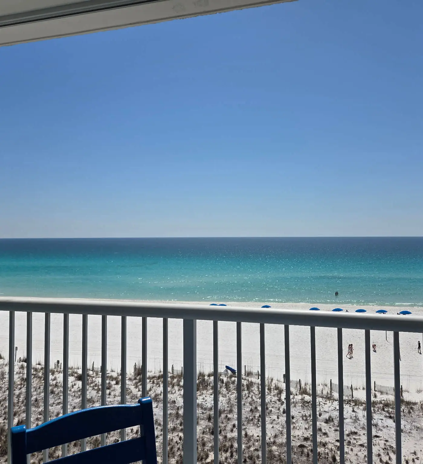 Islander 6004 - Spacious gulf front condo with beach access and seasonal beach service