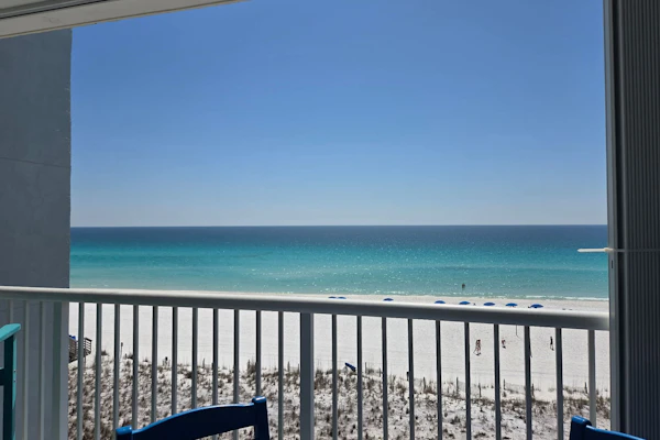 Islander 6004 - Spacious gulf front condo with beach access and seasonal beach service