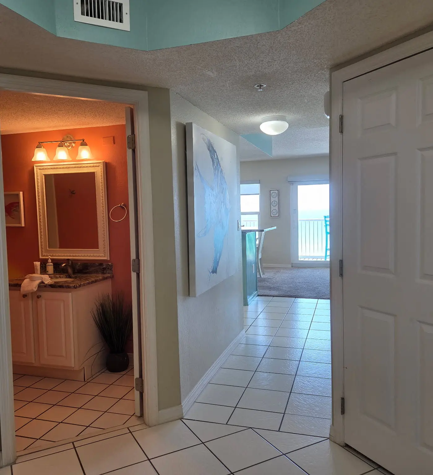 Islander 6004 - Spacious gulf front condo with beach access and seasonal beach service