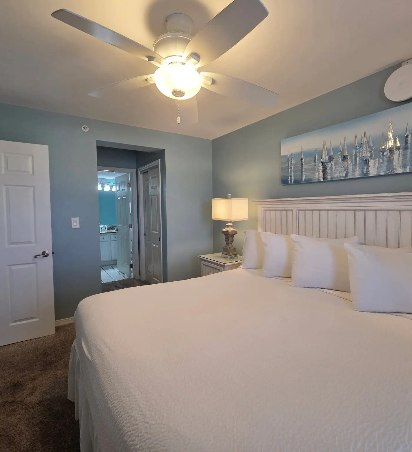 Islander 6004 - Spacious gulf front condo with beach access and seasonal beach service