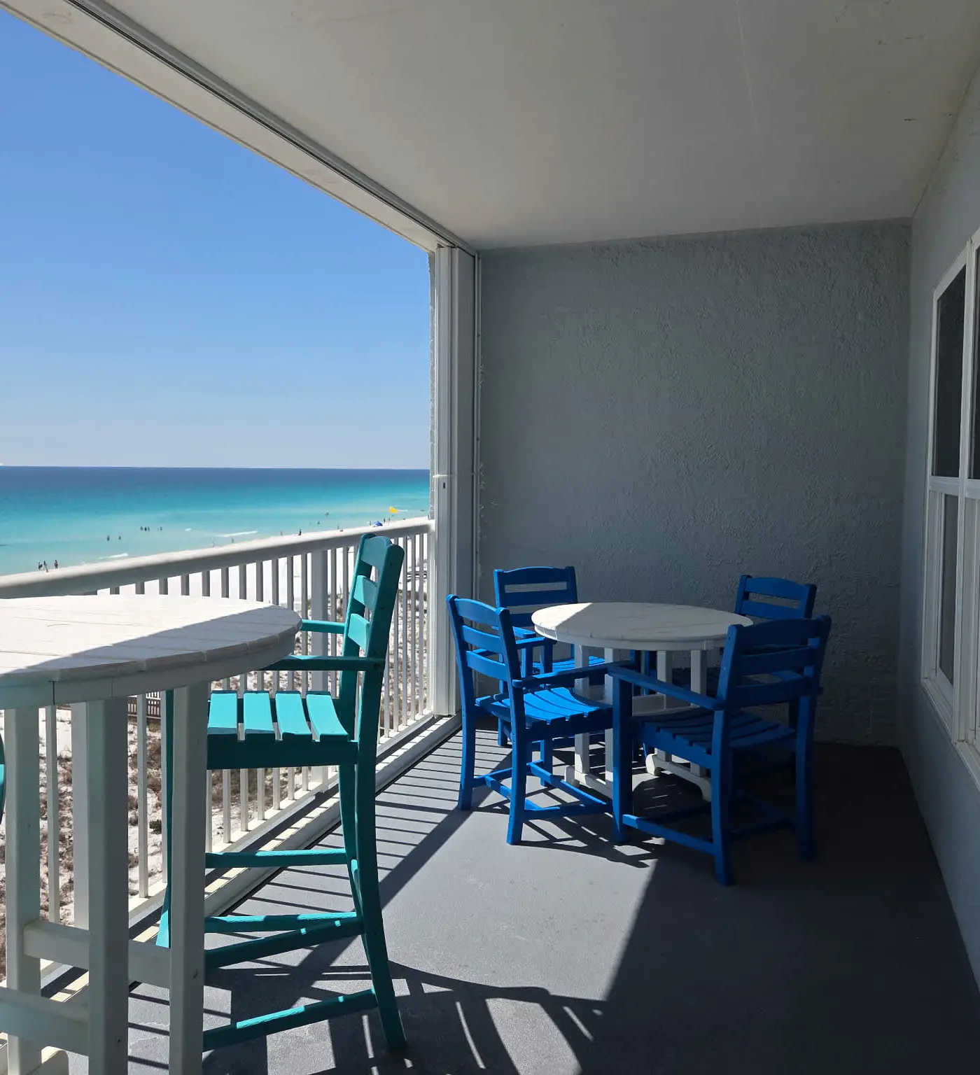 Islander 6004 - Spacious gulf front condo with beach access and seasonal beach service