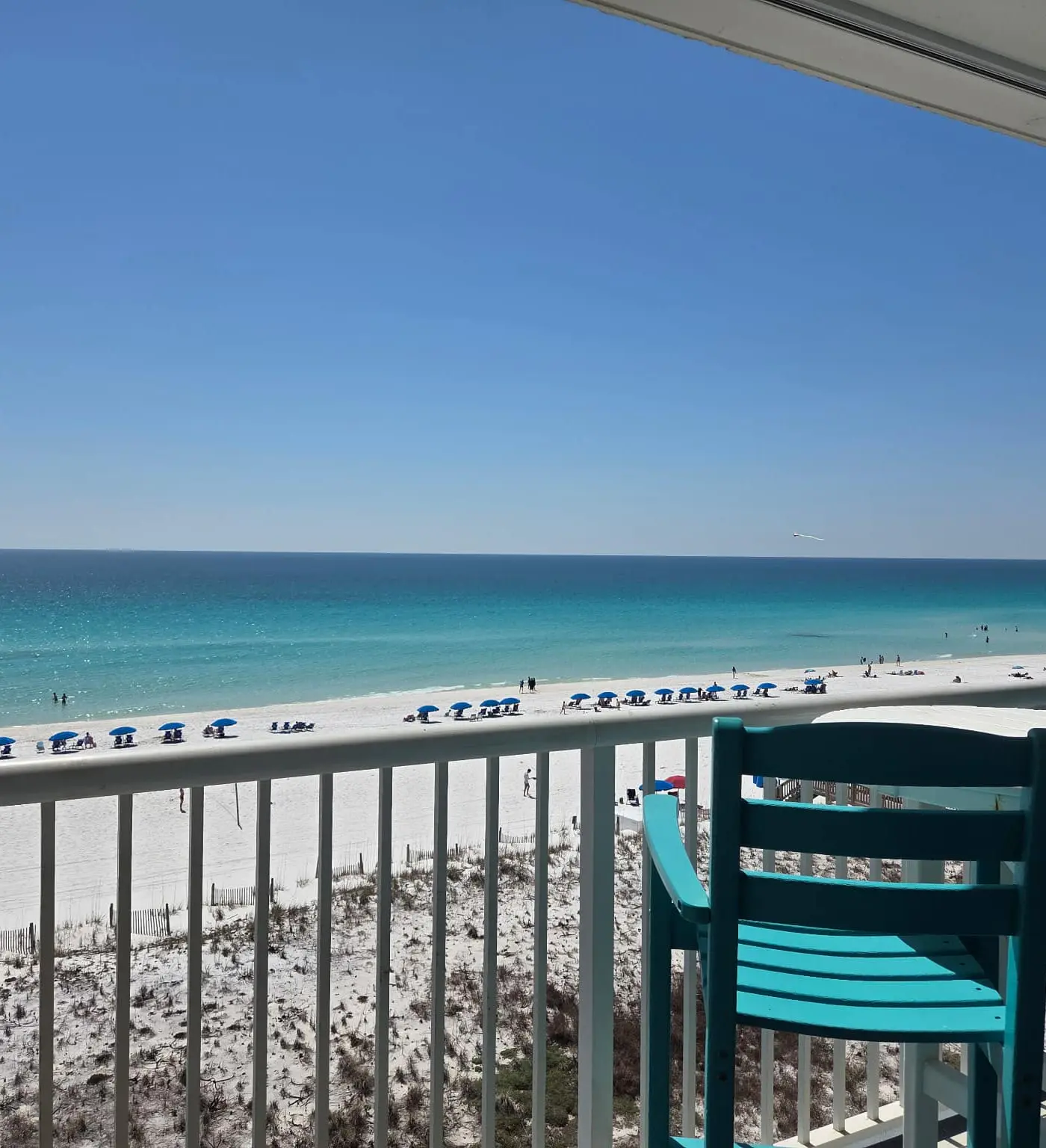 Islander 6004 - Spacious gulf front condo with beach access and seasonal beach service