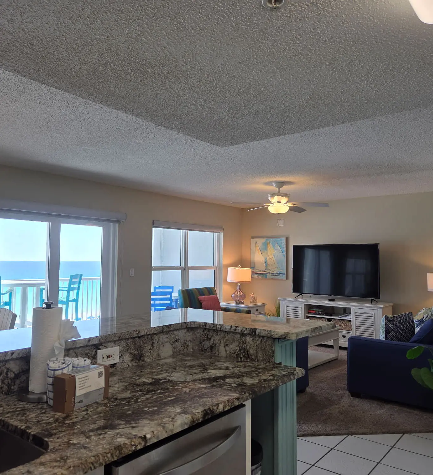 Islander 6004 - Spacious gulf front condo with beach access and seasonal beach service