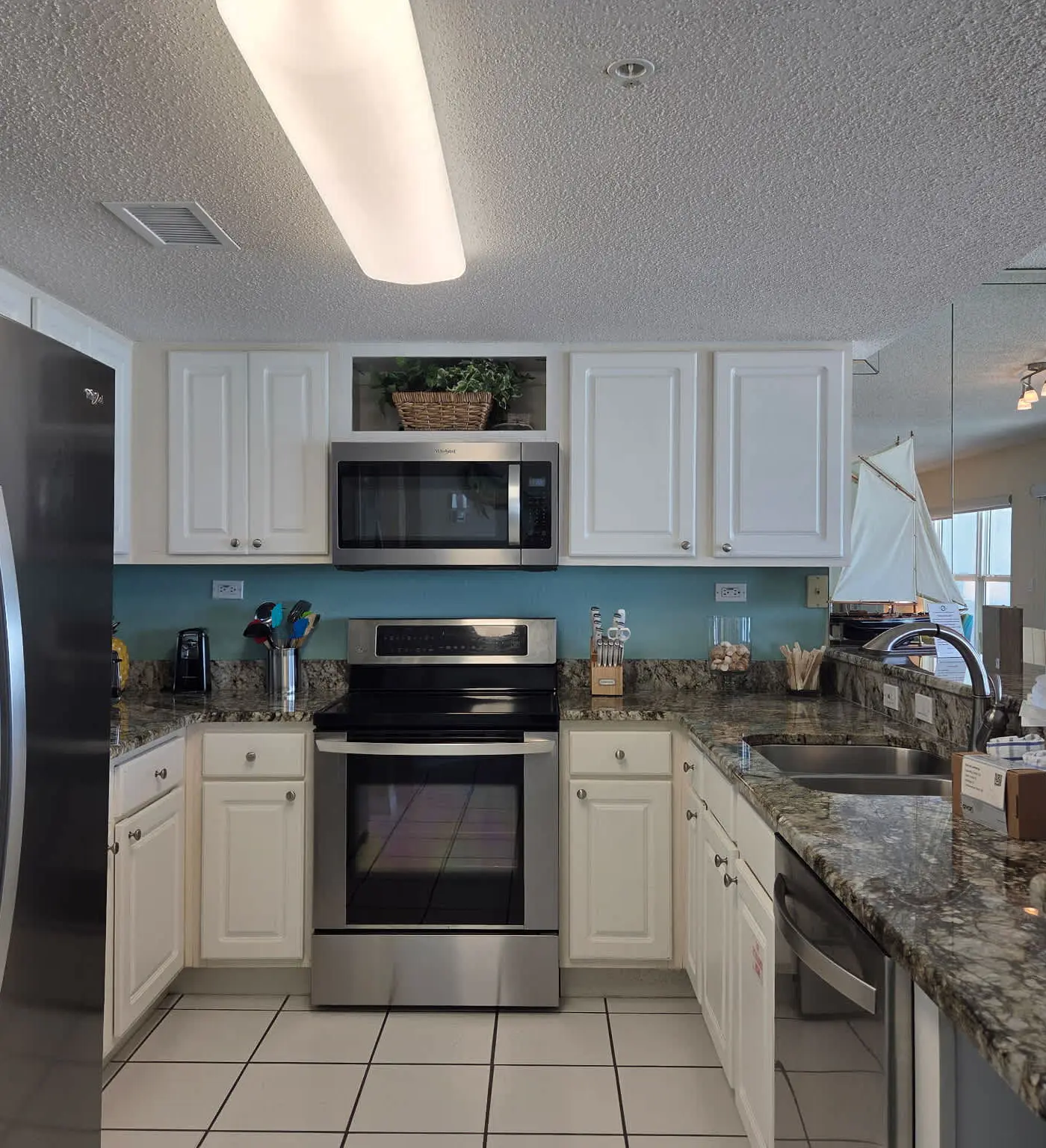 Islander 6004 - Spacious gulf front condo with beach access and seasonal beach service