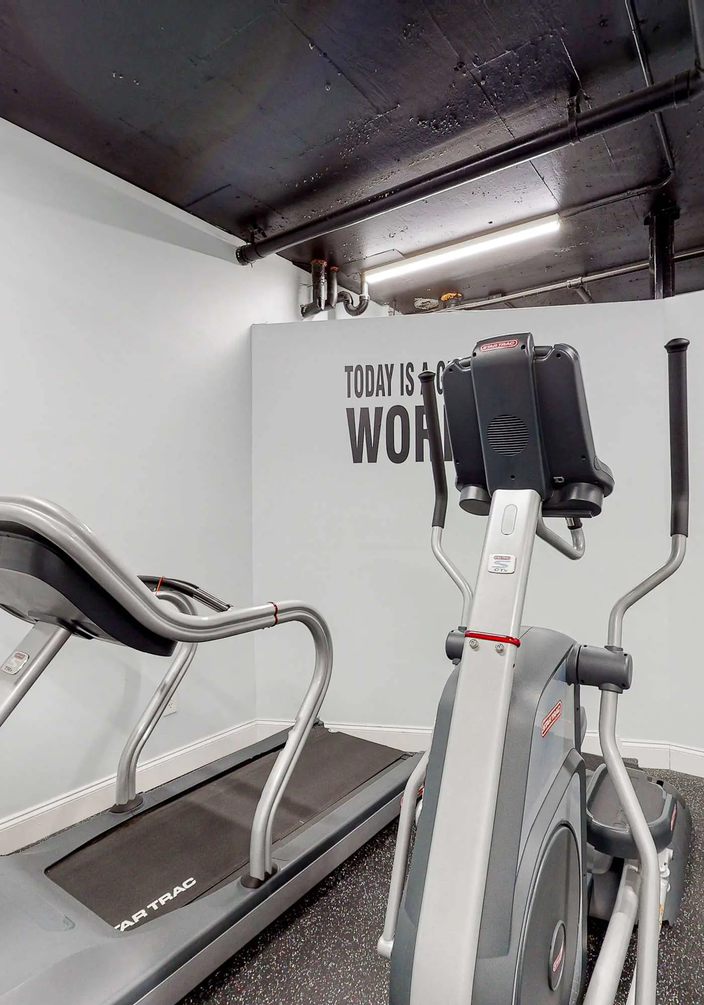 Islander 6004 - Spacious gulf front condo with beach access and seasonal beach service