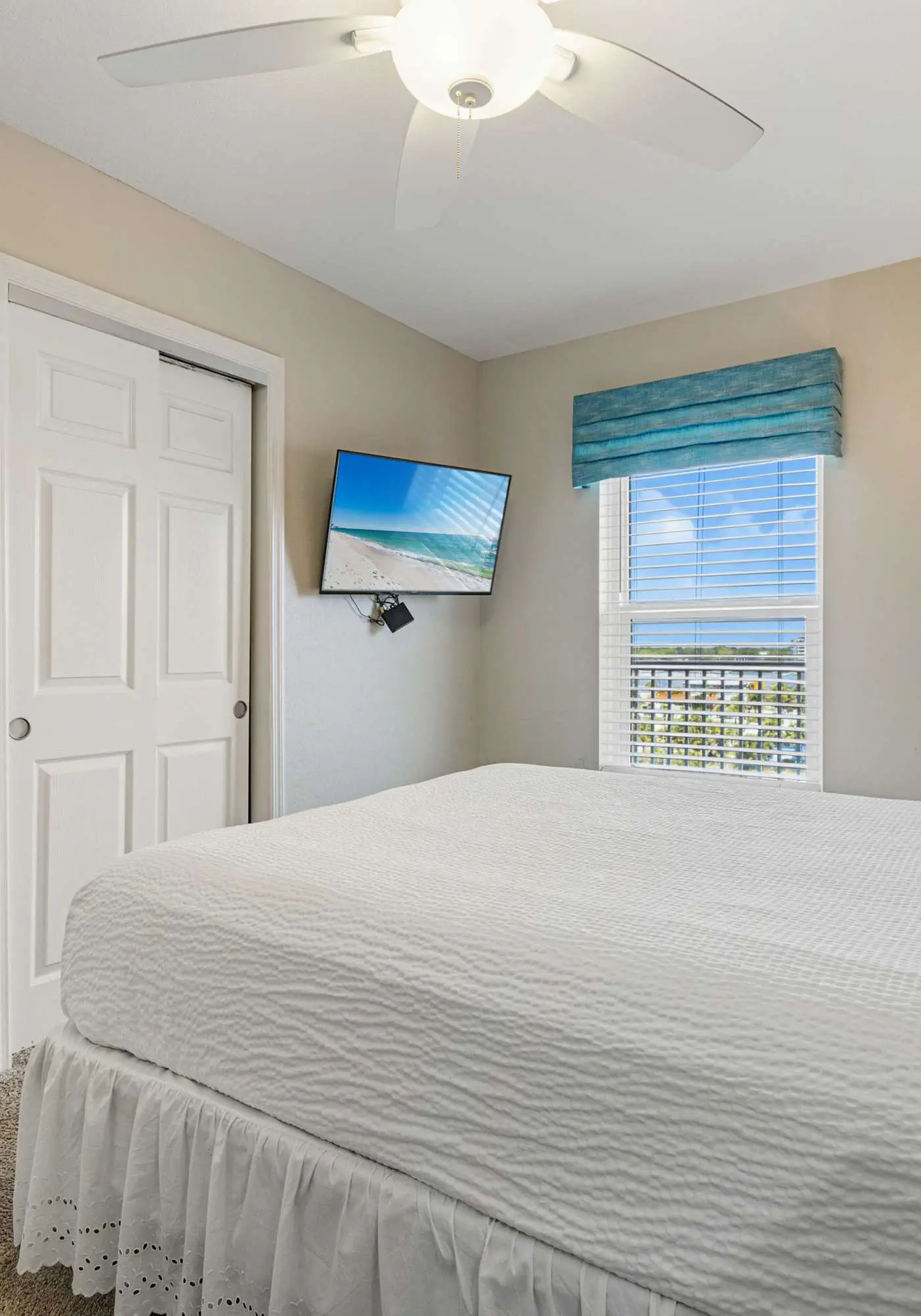 Spacious gulf front condo with beach access and seasonal beach service