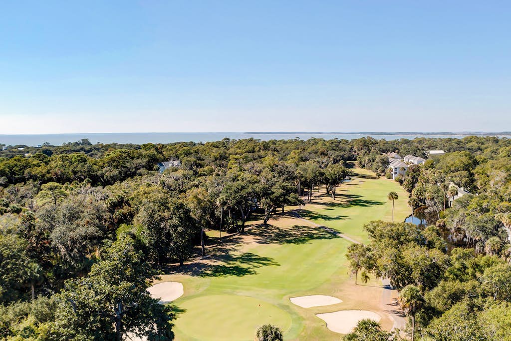 Spacious cottage with lagoon and golf course views - dog-friendly