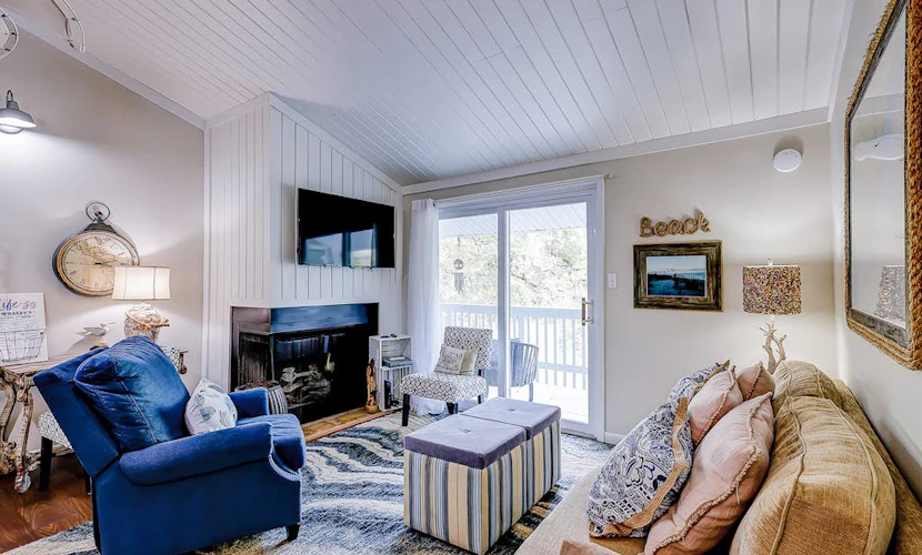 Edisto Island condo with private balcony, AC, & washer/dryer - near beach