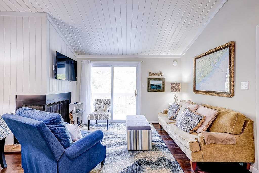 Edisto Island condo with private balcony, AC, & washer/dryer - near beach