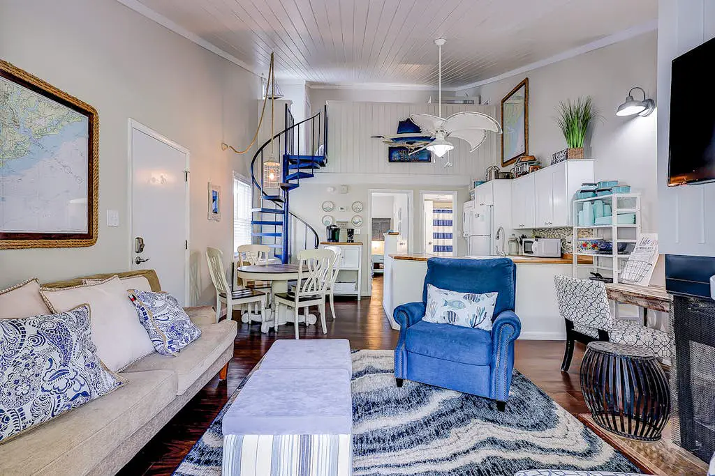 Edisto Island condo with private balcony, AC, & washer/dryer - near beach