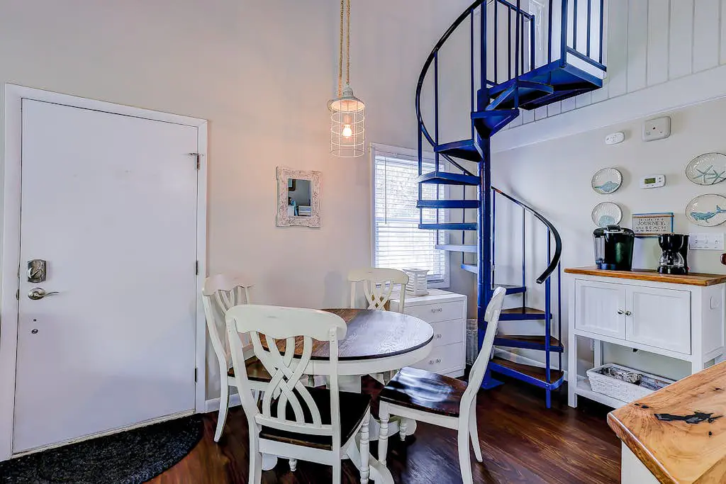 Edisto Island condo with private balcony, AC, & washer/dryer - near beach