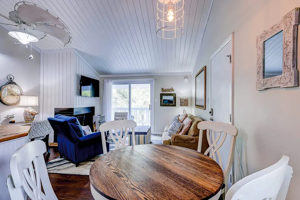 Edisto Island condo with private balcony, AC, & washer/dryer - near beach