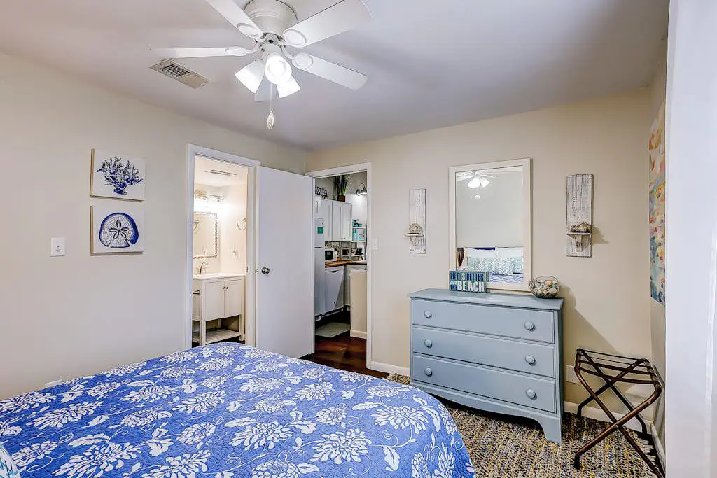 Edisto Island condo with private balcony, AC, & washer/dryer - near beach