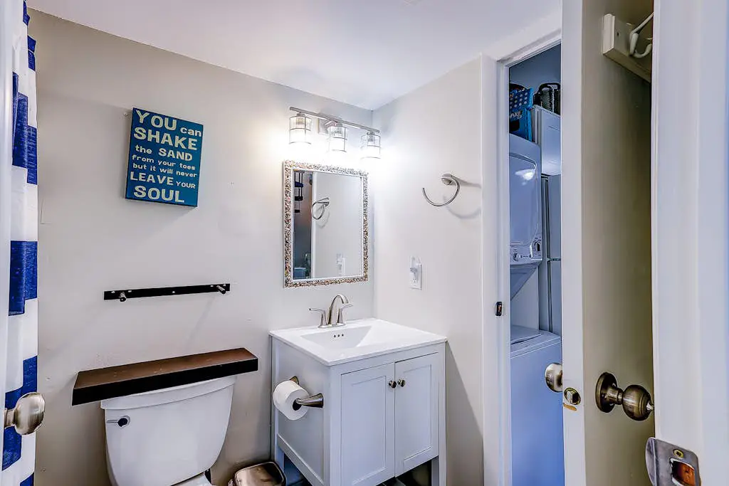 Edisto Island condo with private balcony, AC, & washer/dryer - near beach