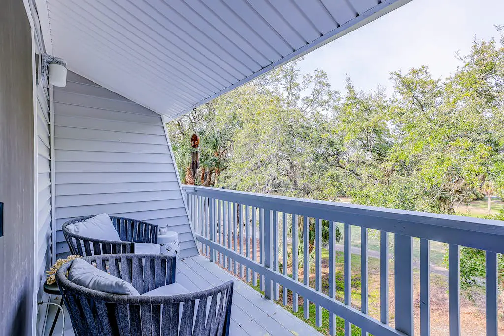 Edisto Island condo with private balcony, AC, & washer/dryer - near beach