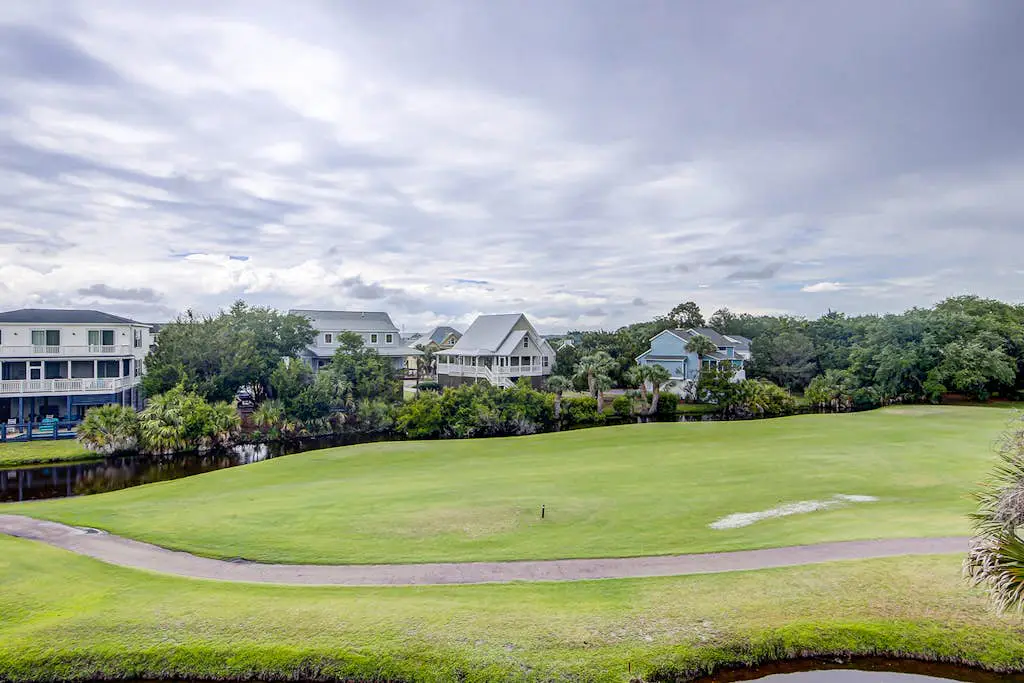 Edisto Island condo with private balcony, AC, & washer/dryer - near beach