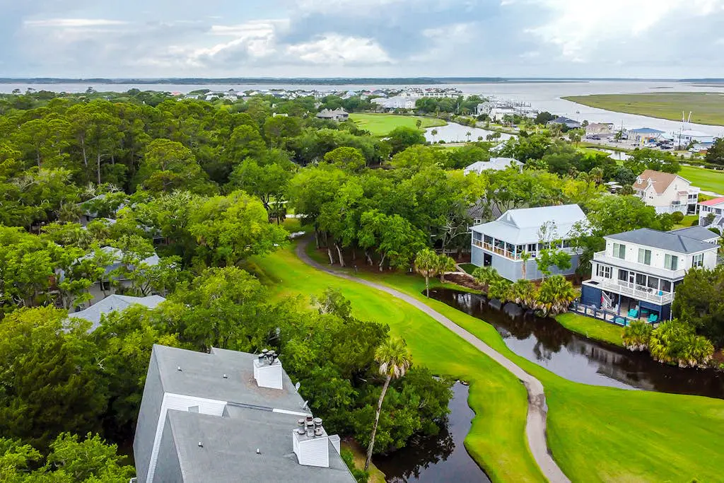 Edisto Island condo with private balcony, AC, & washer/dryer - near beach