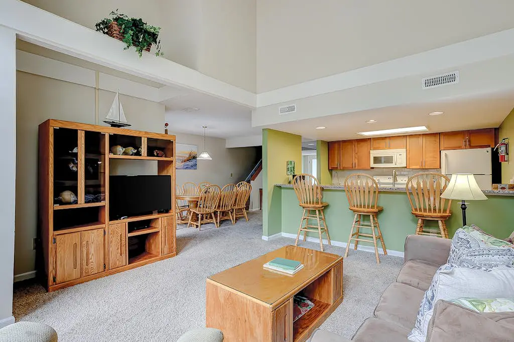 Coastal townhome with riverfront views, deck, & W/D - pool and athletic courts