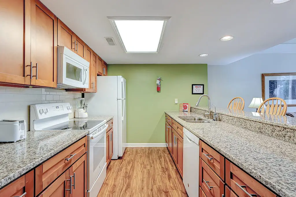 Coastal townhome with riverfront views, deck, & W/D - pool and athletic courts