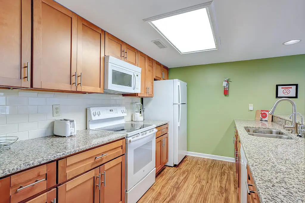 Coastal townhome with riverfront views, deck, & W/D - pool and athletic courts