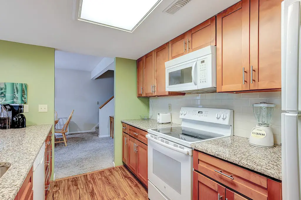 Coastal townhome with riverfront views, deck, & W/D - pool and athletic courts