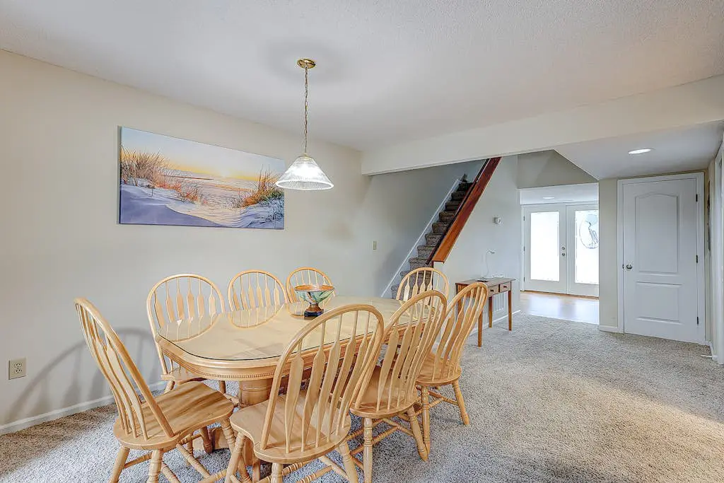 Coastal townhome with riverfront views, deck, & W/D - pool and athletic courts