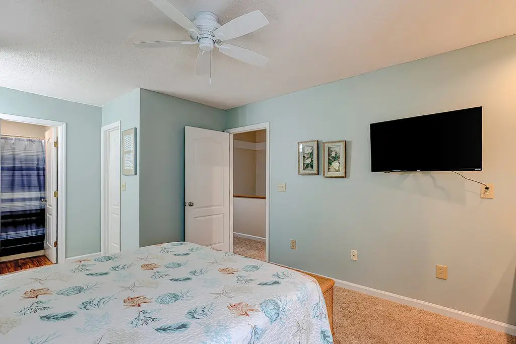 Coastal townhome with riverfront views, deck, & W/D - pool and athletic courts